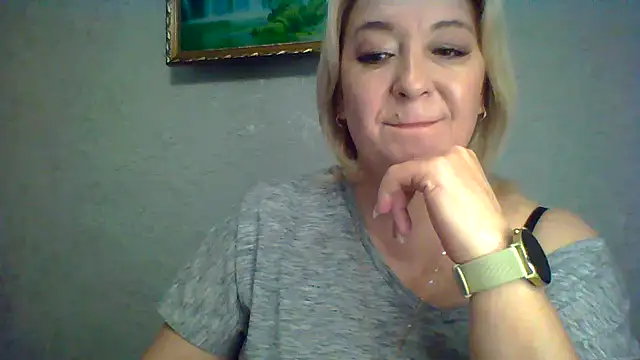 Snapshot of ArielXLoveresss chatting on 5, 10, 2025 ArielXLoveresss online show from 5, 10, 2025