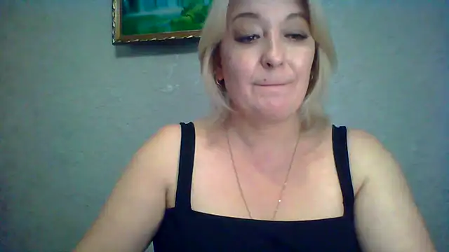 Snapshot of ArielXLoveresss chatting on 3, 10, 2025 ArielXLoveresss online show from 3, 10, 2025
