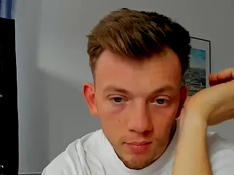 Snapshot of hotblondeguy69 chatting on 21, 10, 2025 hotblondeguy69 online show from 21, 10, 2025