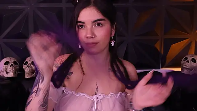 Snapshot of DaphneGlas chatting on 25, 10, 2025 DaphneGlas online show from 25, 10, 2025