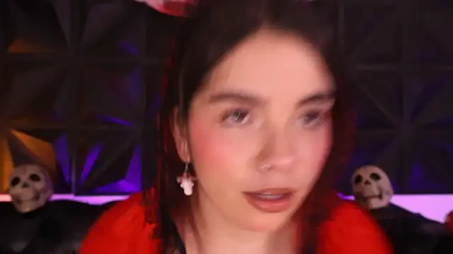 Snapshot of DaphneGlas chatting on 30, 10, 2025 DaphneGlas online show from 30, 10, 2025