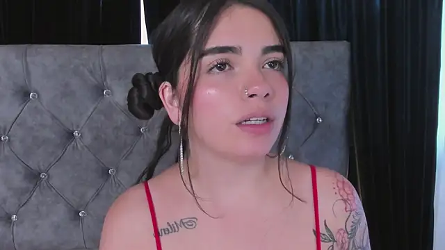 Snapshot of DaphneGlas chatting on 27, 11, 2025 DaphneGlas online show from 27, 11, 2025