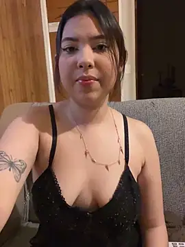 Snapshot of KiaraCut chatting on 7, 4, 2026 KiaraCut online show from 7, 4, 2026
