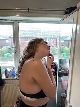 Busty-smiley-miley online show from 18, 2, 2026