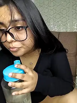 Snapshot of virginbrunette99 chatting on 6, 11, 2025 virginbrunette99 online show from 6, 11, 2025