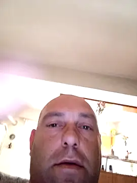 chris19851 online show from 15, 4, 2026