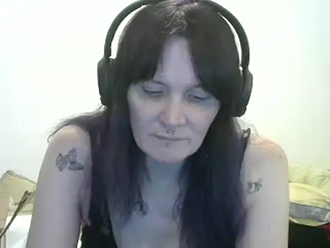 Hotmodel1984 online show from 13, 2, 2026