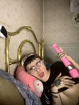 Snapshot of KititA12 chatting on 24, 9, 2025 KititA12 online show from 24, 9, 2025