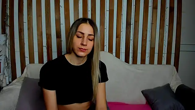 Snapshot of Ellen_Ross chatting on 24, 2, 2025 Ellen Ross online show from 24, 2, 2025
