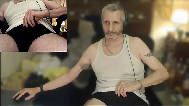 Snapshot of maxdaddy690 chatting on 18, 5, 2026 maxdaddy690 online show from 18, 5, 2026