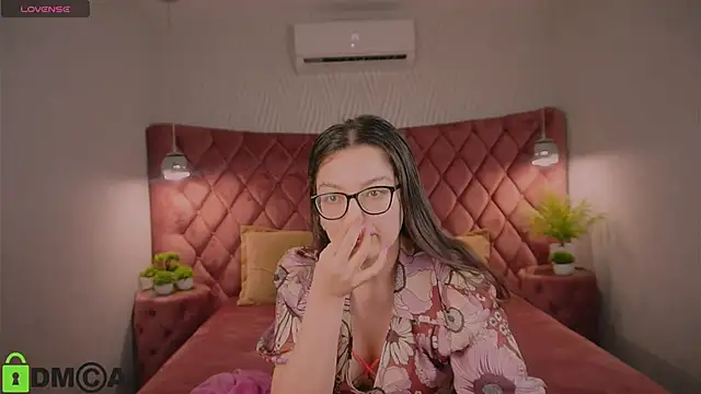 Snapshot of ZarifaRoot chatting on 10, 3, 2025 ZarifaRoot online show from 10, 3, 2025