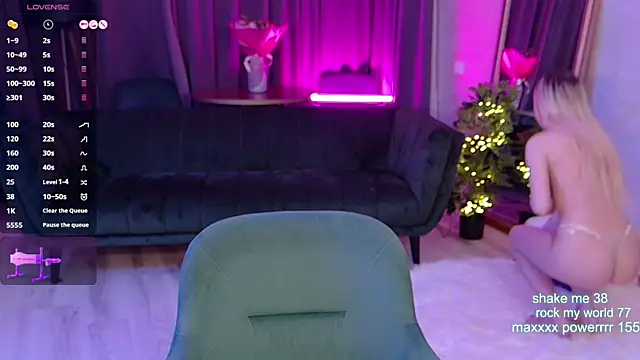 CutiePie69   online show from 25, 10, 2025