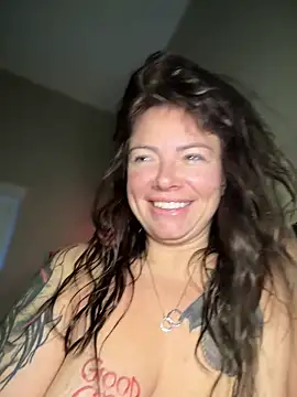 Snapshot of NaughtyLittleVeteran chatting on 10, 9, 2025 NaughtyLittleVeteran online show from 10, 9, 2025