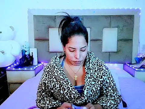 Snapshot of indiantopaz694u chatting on 7, 7, 2026 indiantopaz694u online show from 7, 7, 2026