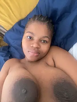 Snapshot of _DollFace_ chatting on 19, 11, 2025 DollFace online show from 19, 11, 2025