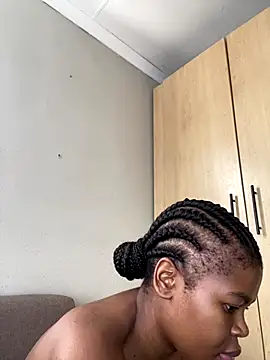 Snapshot of _DollFace_ chatting on 14, 11, 2025 DollFace online show from 14, 11, 2025