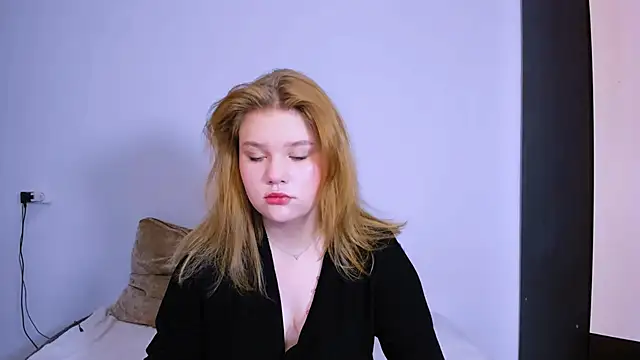 LaseyMoon online show from 17, 12, 2025