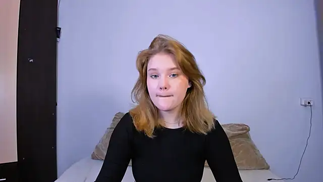 LaseyMoon online show from 24, 9, 2025