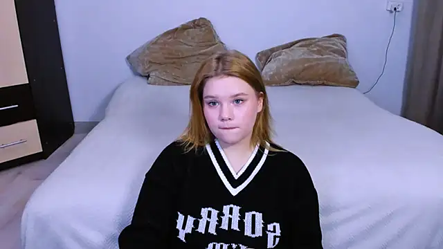 LaseyMoon online show from 4, 10, 2025