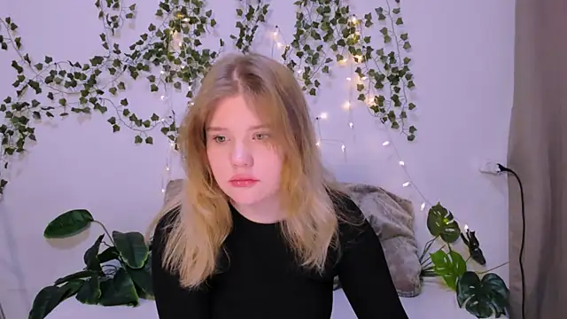 LaseyMoon online show from 18, 3, 2025