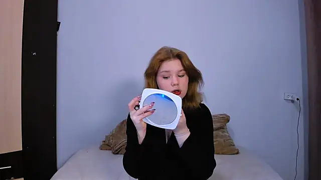 LaseyMoon online show from 15, 9, 2025