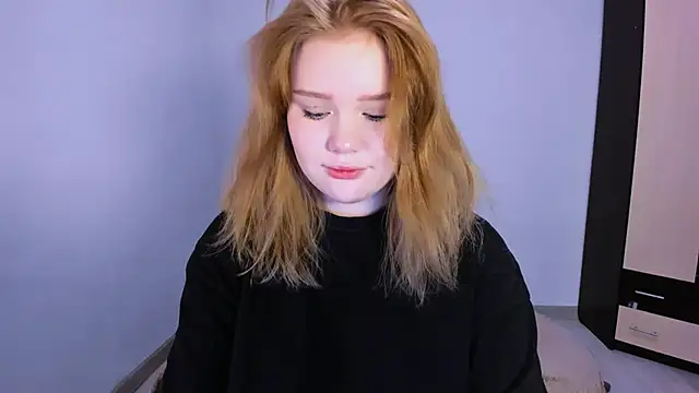 LaseyMoon online show from 12, 11, 2025