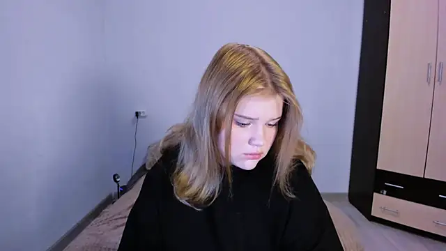 LaseyMoon online show from 23, 11, 2025