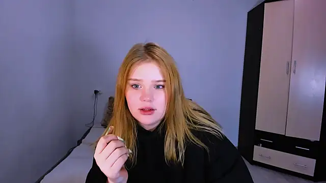 LaseyMoon online show from 19, 12, 2025