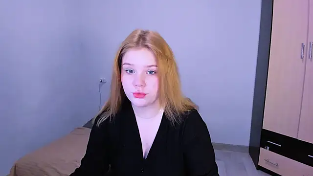 LaseyMoon online show from 4, 12, 2025