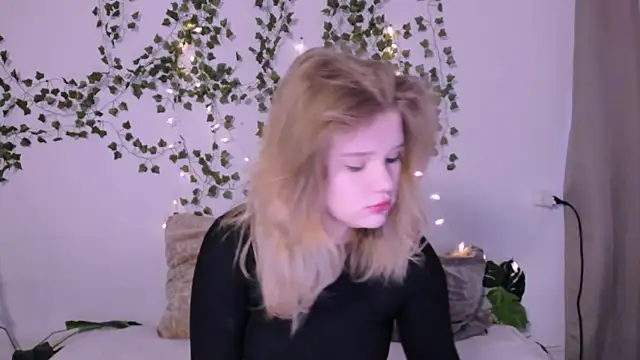 LaseyMoon online show from 18, 3, 2025