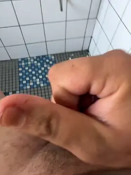 Momo0-9 online show from 21, 4, 2026