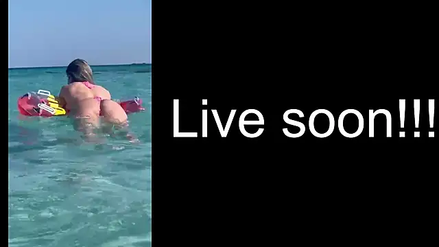 Snapshot of _Allie_ chatting on 24, 10, 2025 Allie online show from 24, 10, 2025