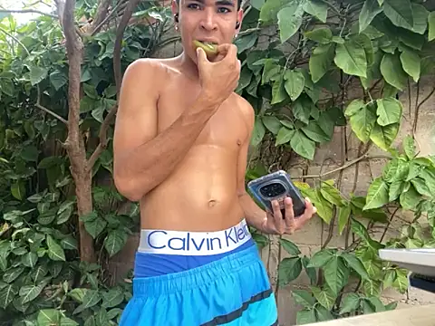 Snapshot of twinks_28 chatting on 8, 10, 2025 twinks 28 online show from 8, 10, 2025