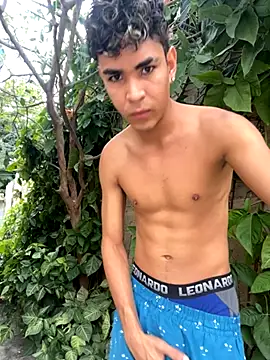 Snapshot of twinks_28 chatting on 26, 11, 2025 twinks 28 online show from 26, 11, 2025