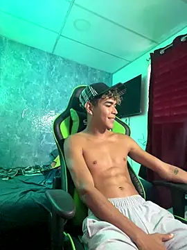 Snapshot of twinks_28 chatting on 10, 10, 2025 twinks 28 online show from 10, 10, 2025