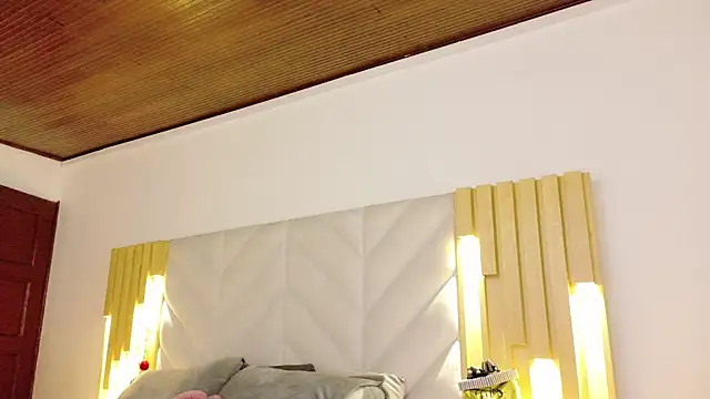 Anaise latif online show from 9, 3, 2026