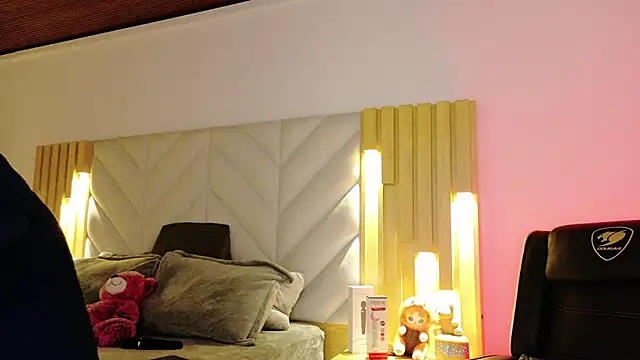 Anaise latif online show from 21, 4, 2026