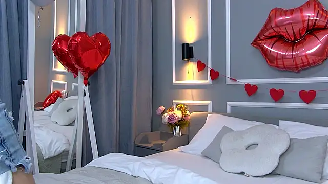 AsterQuinn online show from 4, 3, 2026