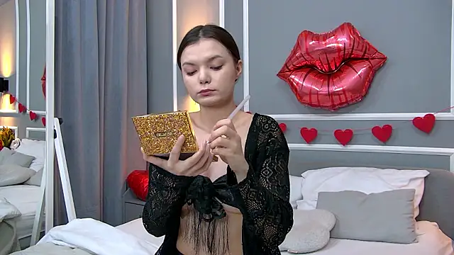 AsterQuinn online show from 11, 3, 2026