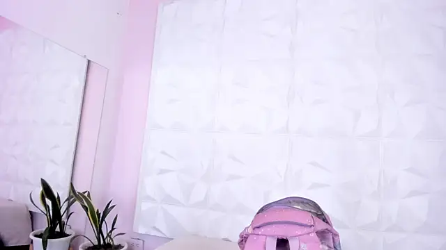 Snapshot of Valeriagomez_ chatting on 28, 10, 2025 Valeriagomez online show from 28, 10, 2025