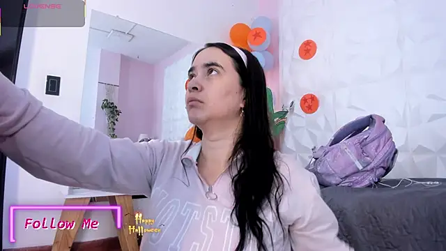 Snapshot of Valeriagomez_ chatting on 31, 10, 2025 Valeriagomez online show from 31, 10, 2025