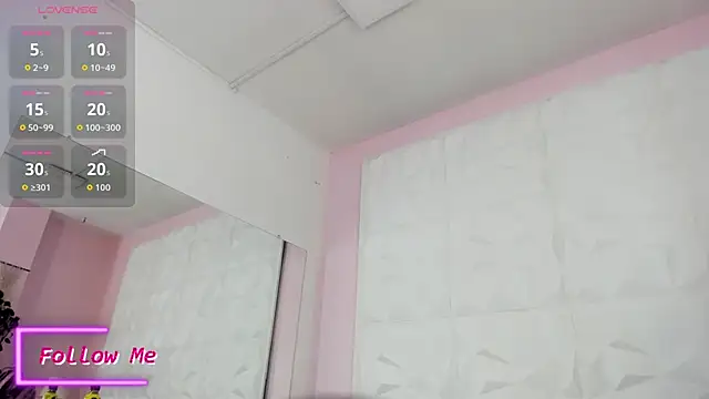 Snapshot of Valeriagomez_ chatting on 23, 10, 2025 Valeriagomez online show from 23, 10, 2025