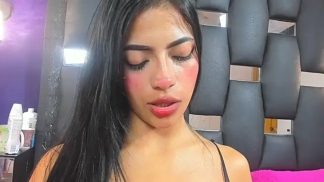 Snapshot of EMYCLARK01 chatting on 15, 11, 2025 EMYCLARK01 online show from 15, 11, 2025