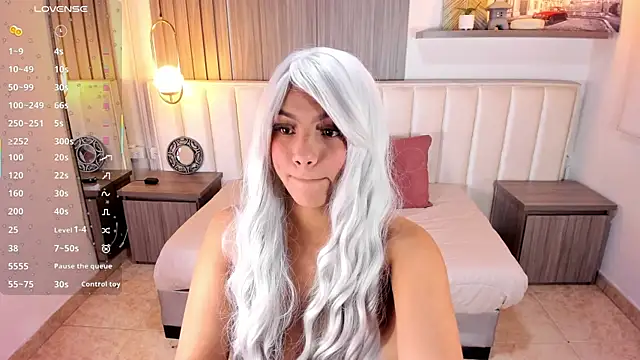 Nicoll Evans  online show from 23, 10, 2025