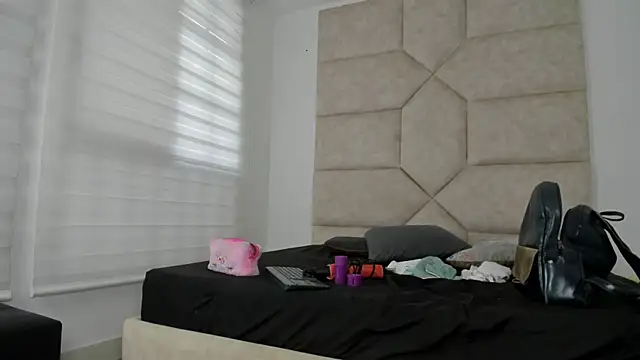 Vaiolett Smith online show from 1, 11, 2025