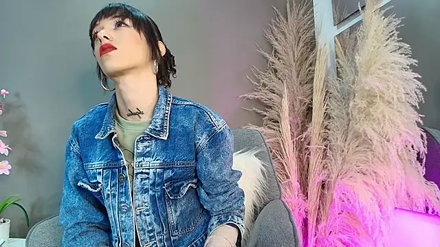 Vaiolett Smith online show from 4, 2, 2026