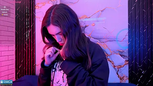 MaeveKuro online show from 4, 3, 2026