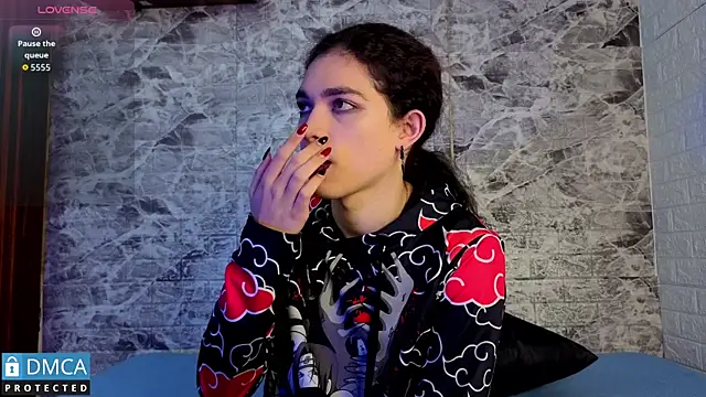 MaeveKuro online show from 17, 12, 2025