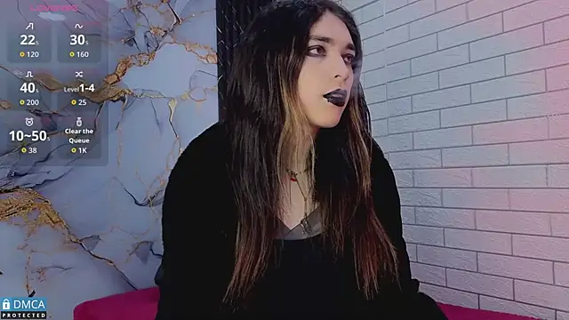 Snapshot of MaeveKuro chatting on 7, 5, 2026 MaeveKuro online show from 7, 5, 2026