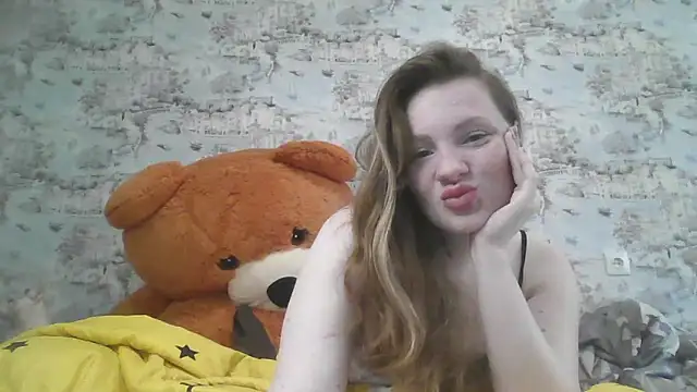 Eveline May online show from 4, 3, 2025